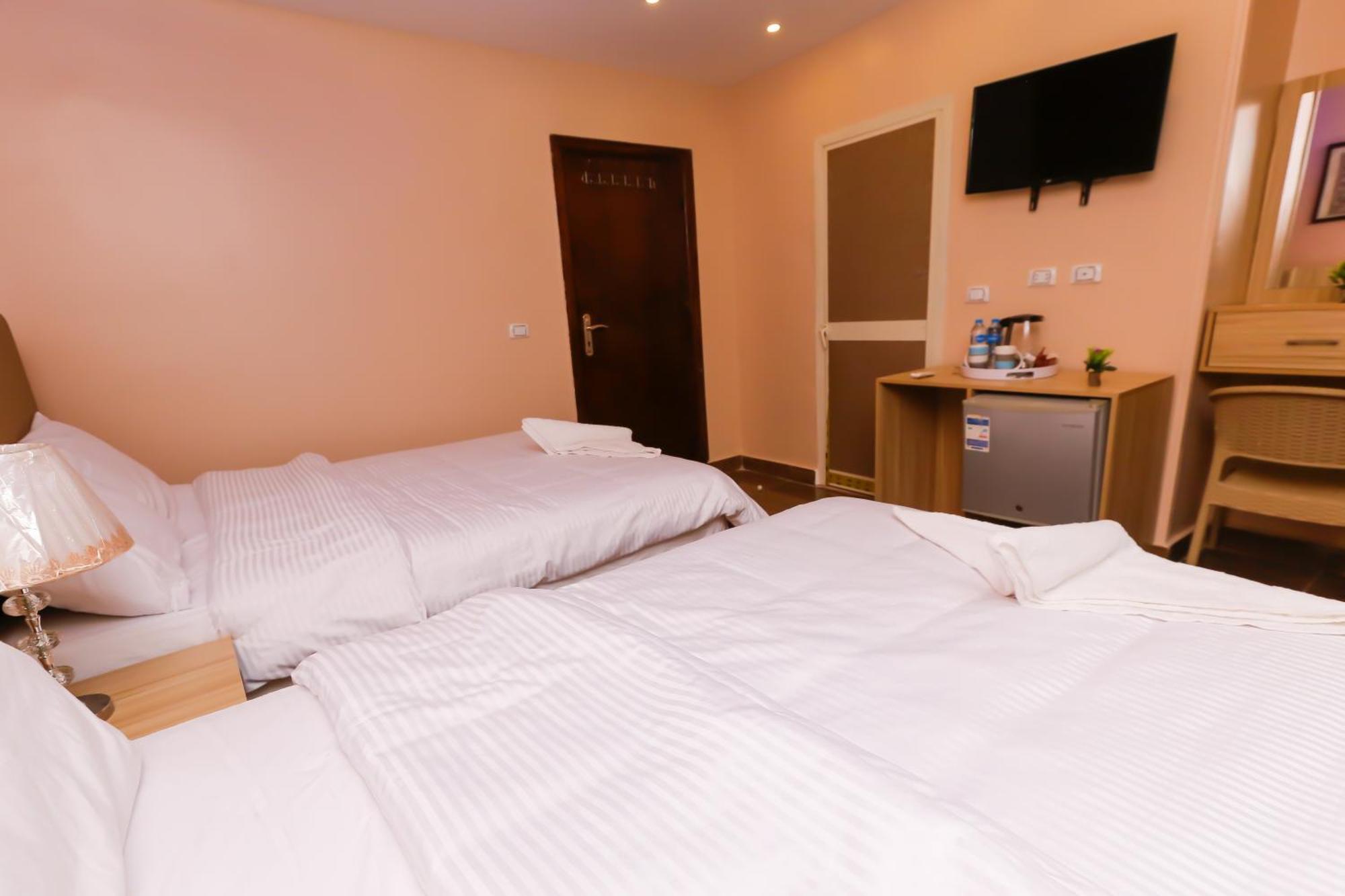 Pyramids Express View Hotel Kafret el-Gabal Exterior foto